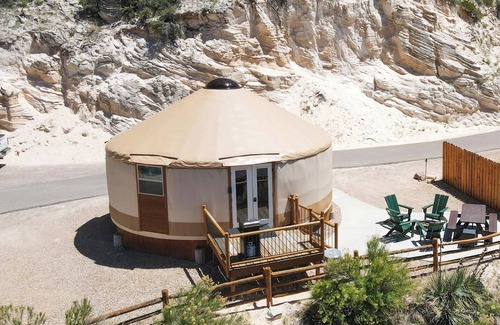 Orderville House | Yurt #4 Near Bryce & Zion w/Stargazing & 2 Kings