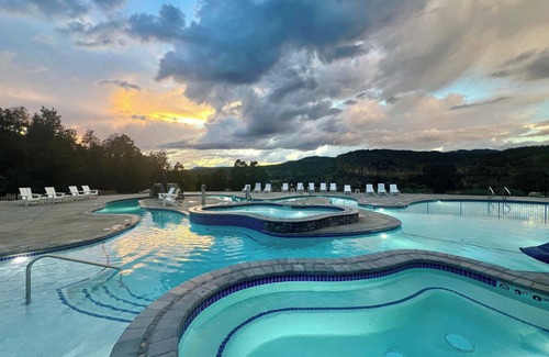 Orderville House | Yurt #4 Near Bryce & Zion w/Stargazing & 2 Kings