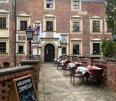 Wojnowice Bed & Breakfast | Zamek na wodzie w Wojnowicach