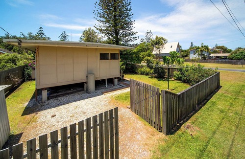 South Golden Beach House | Zanzibar.nThis cottage is just across the road from the ocean's prime location.