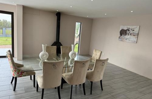 Deneysville House | Zari on Vaal Country Lodge