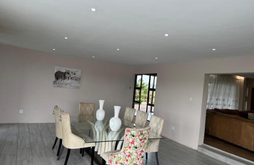 Deneysville House | Zari on Vaal Country Lodge