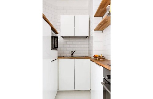 Alppiharju Apartment | Zen Apt with Garden in Trendy Kallio Neighborhood