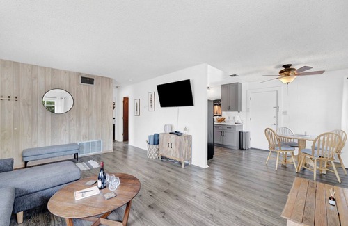 Reno/Tahoe Airport House | Zen Den, peaceful and bright 2BR by Midtown!