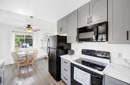 Reno/Tahoe Airport House | Zen Den, peaceful and bright 2BR by Midtown!