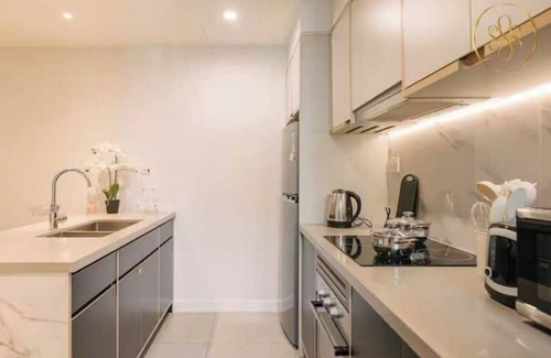 District 1 Apartment | Zenity Dist 1: Luxury 2BR with Pool & Bathtub
