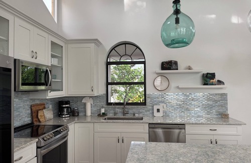 Hobe Sound House | Zephyr House in Zeus Park - Walk to Beach & Dining, Game Room, Screen Patio Boho