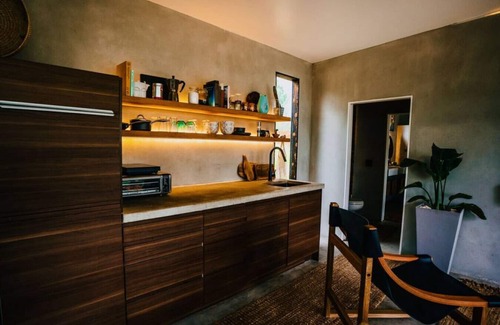 Oatmeal House | Zephyr Treetop Villa w/Mini Hot Tub + Outdoor Shower