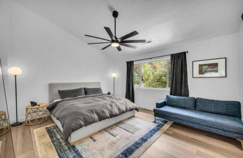 Glendale House | Zion Plush Family Escape HotTub, Games, Sleeps 14