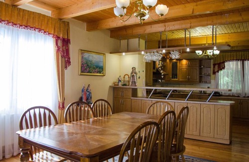 Skhidnytsya House | Zrub