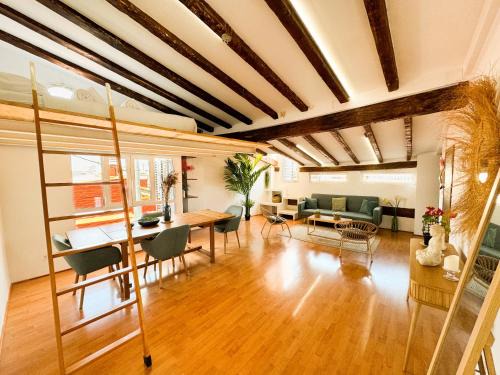 Ático con Terraza cerca de la Plaza de la Virgen