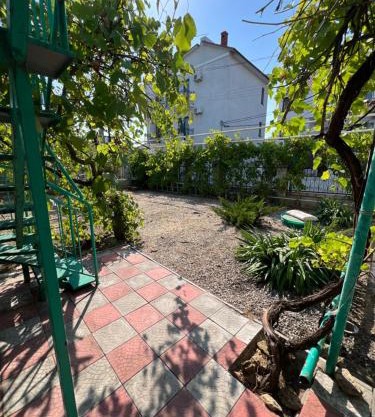 Дача біля моря з окремими кімнатами