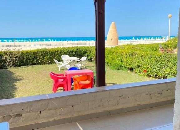 اول صف على البحر مارينا العلمين الساحل الشمالي 0إ