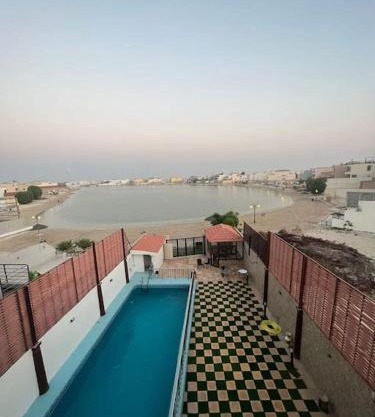 شاليه موج البحري بمسبح وشاطئ خاص