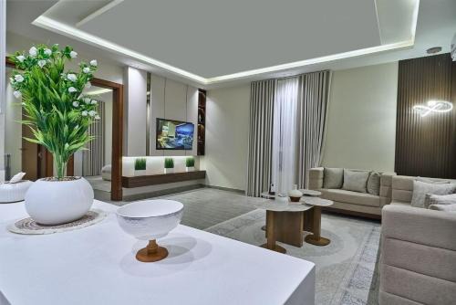 شقة بثلاث غرف فاخرة وبطراز أنيق