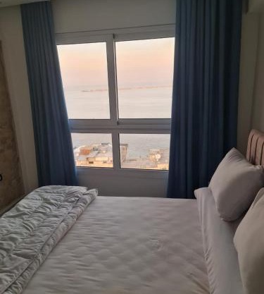 شقة فاخرة مكيفة تري البحر مباشرة