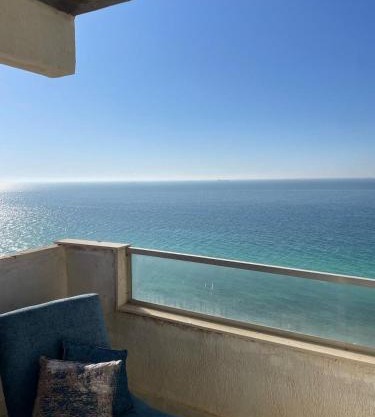 شقة مفروشة بإطلالة بانورامية علي البحر