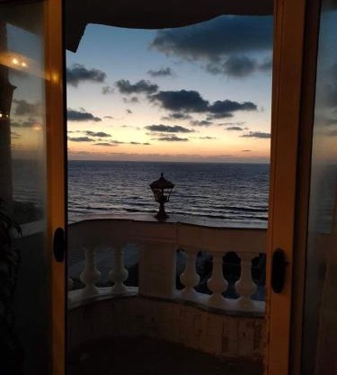 شقه بغرفتي نوم فيو بحر كامل إسكندرية