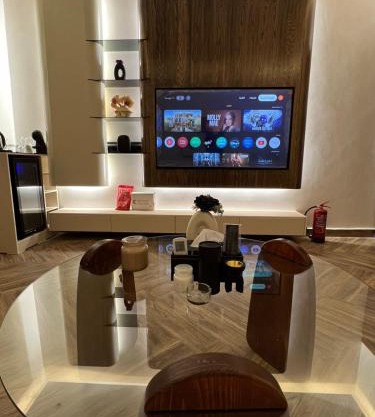 شقه فاخره تتكون من غرفه وصاله