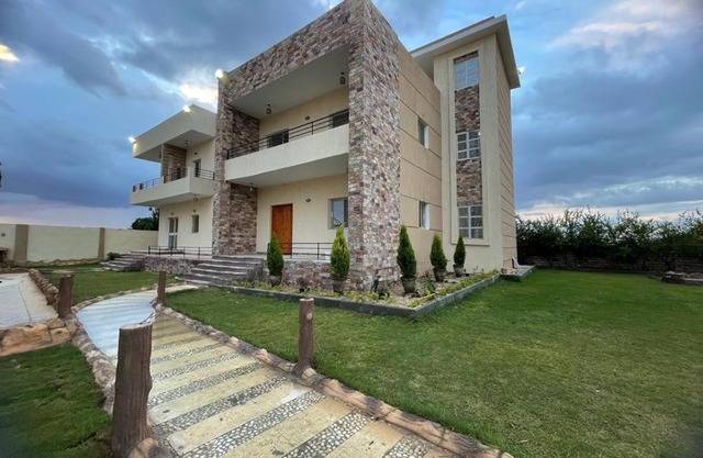 فيلا للايجار اليومى فى الريف الاوربي طريق مصر اسكندرية الصحراوي قريبة من مطار سفنكس وبجوار هايبر وان الصحراوي- 5 غرف نوم-حمام سباحة-شواية- كيدز ايريا- جيم- بلياردو