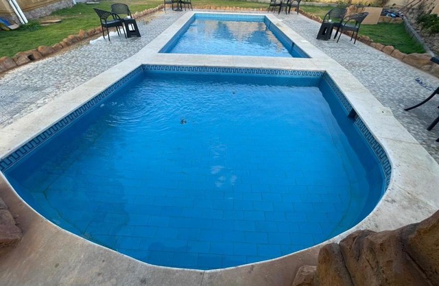 فيلا للايجار اليومى فى الريف الاوربي- طريق مصر اسكندرية الصحراوى - قريبة من مطار سفنكس - وهايبر وان الصحراوى- 5 غرف نوم وحمام سباحة وكيدز ايريا وشواية