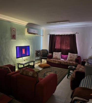 كمبوند الفرسان شقه غرفتين وصاله تطل علي حديقه بالقاهره القطاميه نص ساعه من مطار القاهره