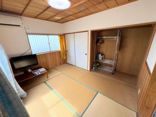 まるまる一棟貸しのプライベート空間-バナナハウスホテル-駐車場付き