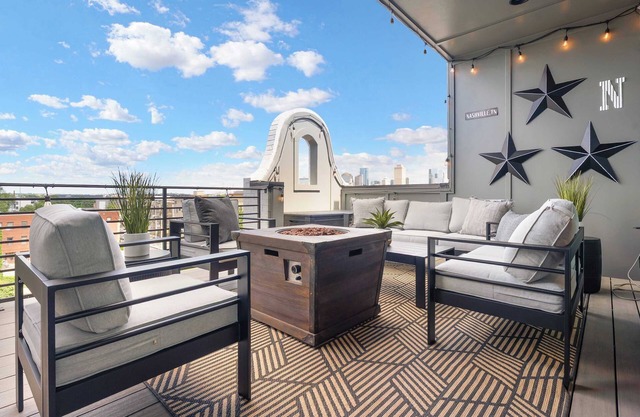 1.5 Miles to DT | Speakeasy | Poker | City Views