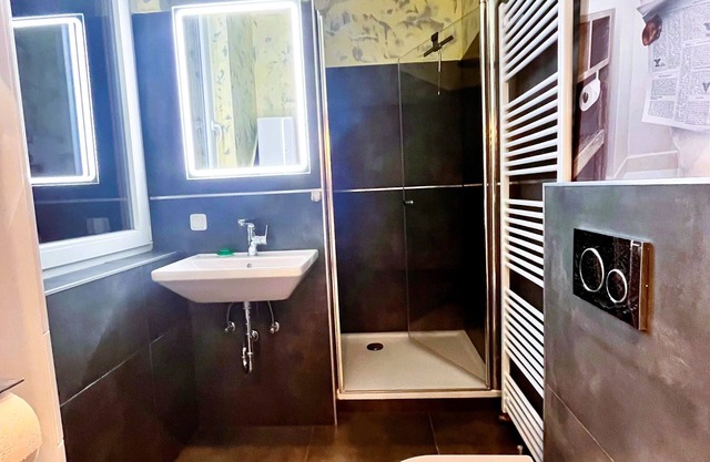 1 An apartment with great kitchen, large balcony 2 bathrooms, 6 rooms