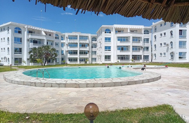 1-Bedroom Apartment with pool view, beach experien