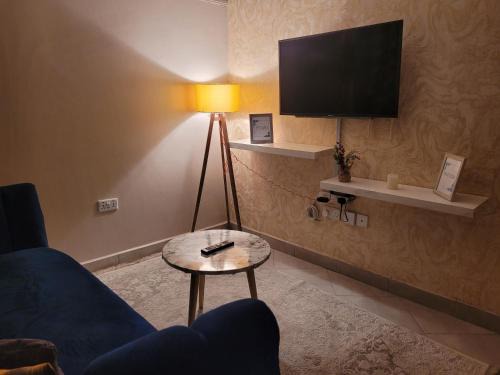 1 Bedroom Studio Sleeps 2 -Elevator -Free Parking