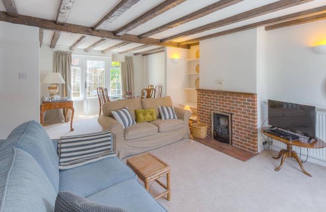 10 King Street - family house in Arundel