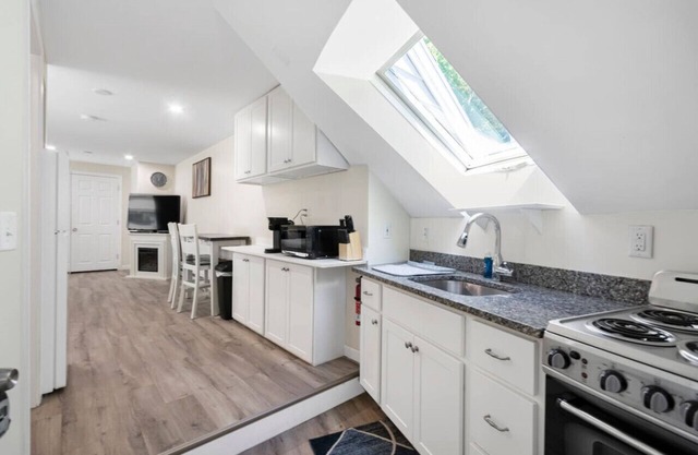 *10 mins to Beach* | Portsmouth | Maine| Hampton *