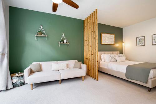 103 Belltown Modern and Bright in the Heart of Belltown Queen Bed