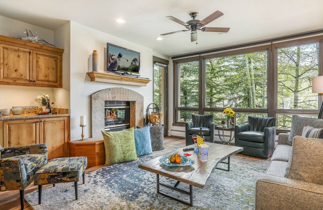 104 Highlands Westview, Ski-In/Ski-Out, Pool, Hot Tub, Mountain Modern