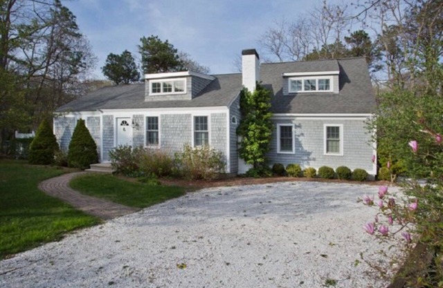 114 Long Pond Rd - Pet-friendly modern home, fenced-in backyard, outdoor shower