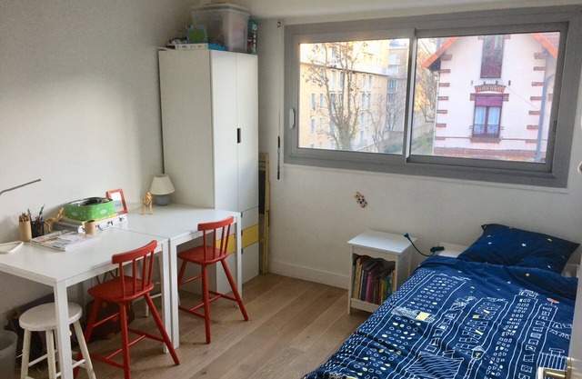 15 minutes from the Eiffel Tower and Chateau de Versailles! Apartment with view