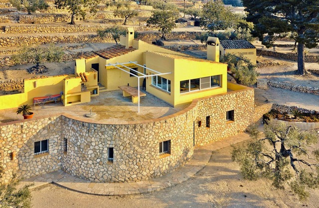 15 minutes to the sea, your vacation paradise in the middle of an olive grove!