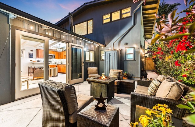 15% Off Oct! Walk To Beach, Beautiful Patio Space