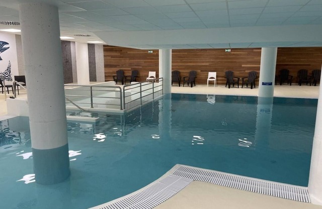 150m from ski slopes, 5th floor, view mountain, swimming pool, terrace, tv, ski locker, 58m²