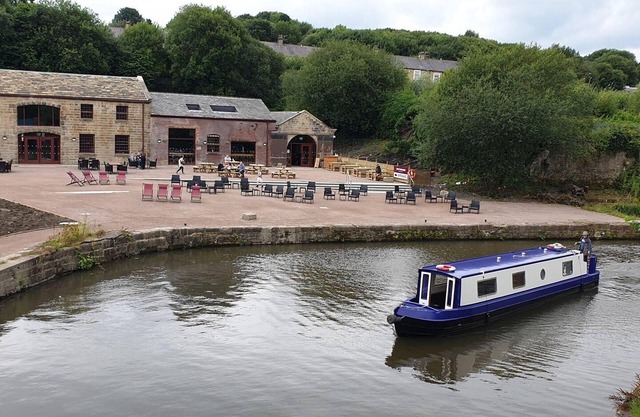 1700s Canalside Cottage Sleeps up to 12 Guests