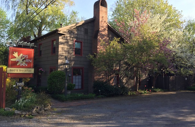 1795 Acorn Inn B&B