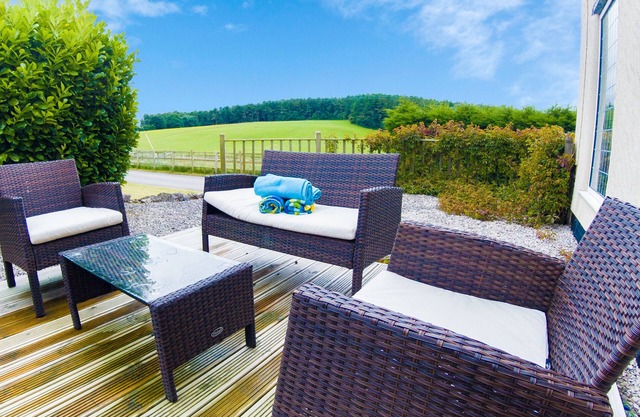 17th Century, spacious, characterful cottage with hot tub with WiFi