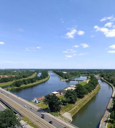 17th Floor with River View Panorama