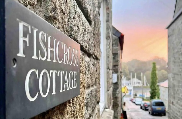 18th Century Grade 2 Listed Delightful Original Cornish Cottage. Ideal location