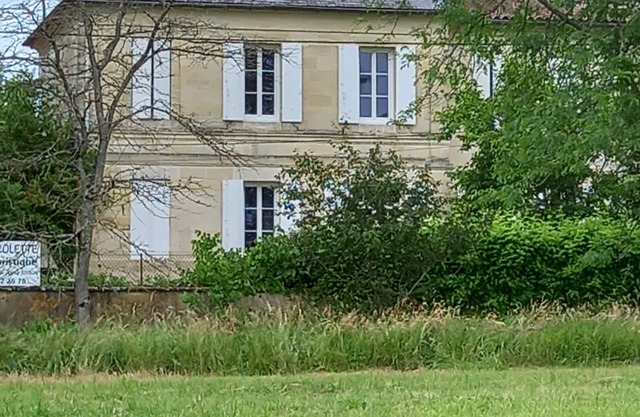 19th century Château Colette next to St Emilion 3-star non-smoking interior.