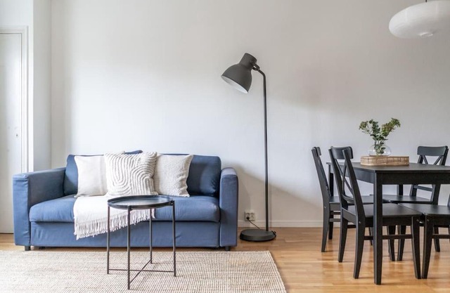 1br apartment with patio in Lauttasaari