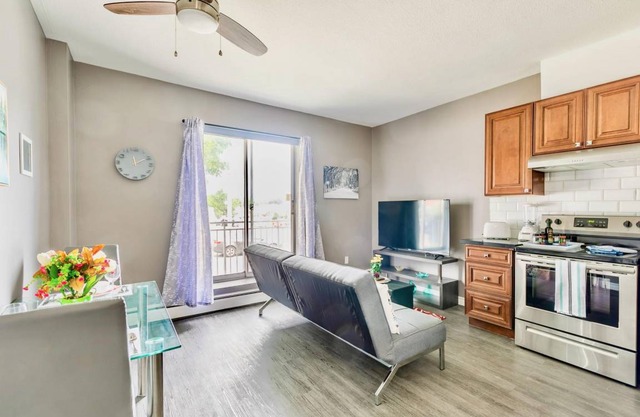 1BR Apt with King Bed & Netflix - PRIME Location!