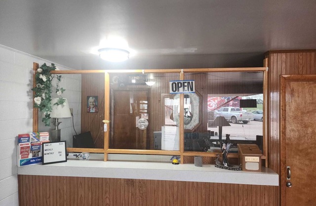 1st Inn By OYO Quinter Hwy 70 KS