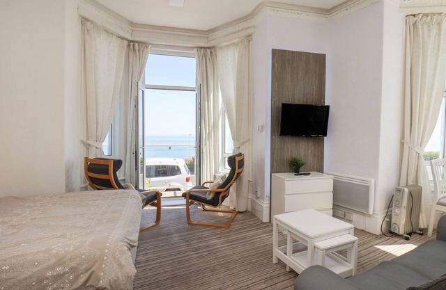 2 BEACH VIEW @ BEACONSFIELD HOUSE, romantic in Bridlington